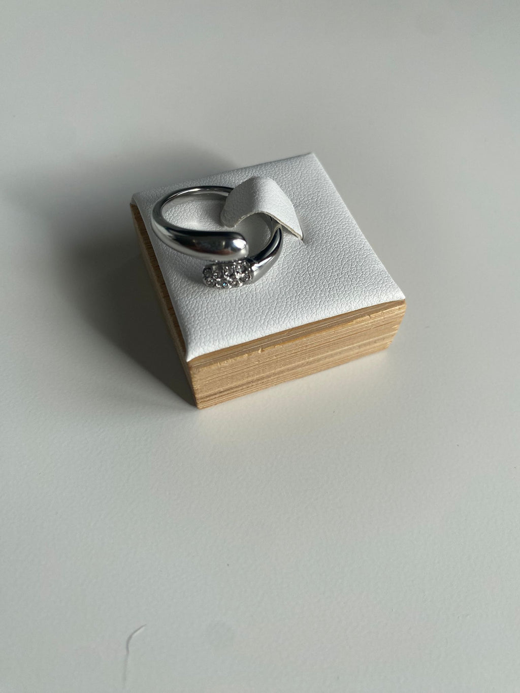 Anel Diamond Affair